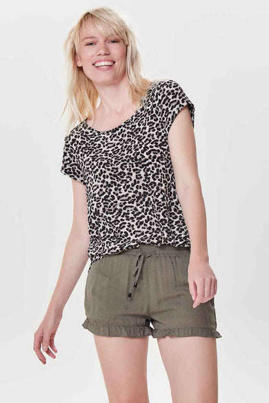 Blouse brune ONLY avec imprimé léopard et manches courtes.