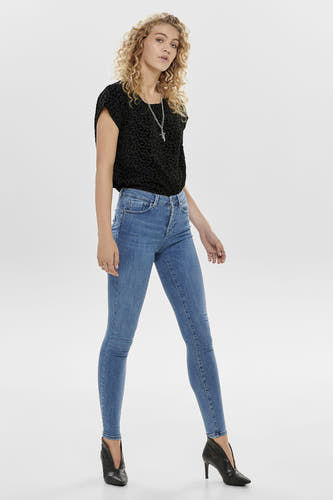 Skinny jeans in mid blue denim van ONLY, met een hoge taille en een aansluitende pasvorm.