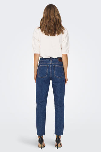 Jean mom bleu marine d'ONLY, avec une taille haute et un zip décoratif, vu de l'arrière.