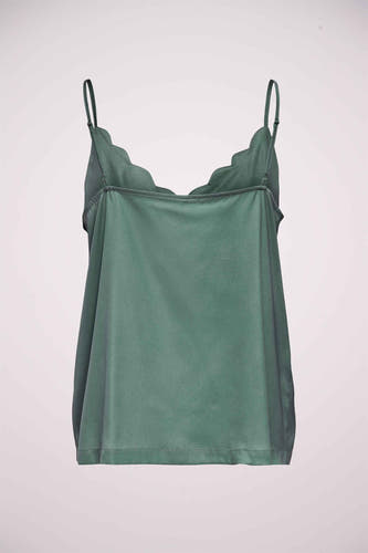 Blouse sans manches verte de ONLY, avec des détails sur les bords en haut.