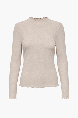 Pull ecru d'ONLY, avec manches longues et une bordure ondulée au col et à la base.