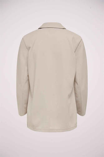 Blazer gris de JDY, vu de l'arrière, avec col à revers.