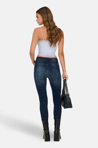 Gilet bleu ONLY, avec des détails sur les bords, vu de l'arrière.