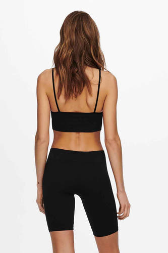 Vêtements noirs ONLY, vus de dos, avec des fines bretelles et un short noir.