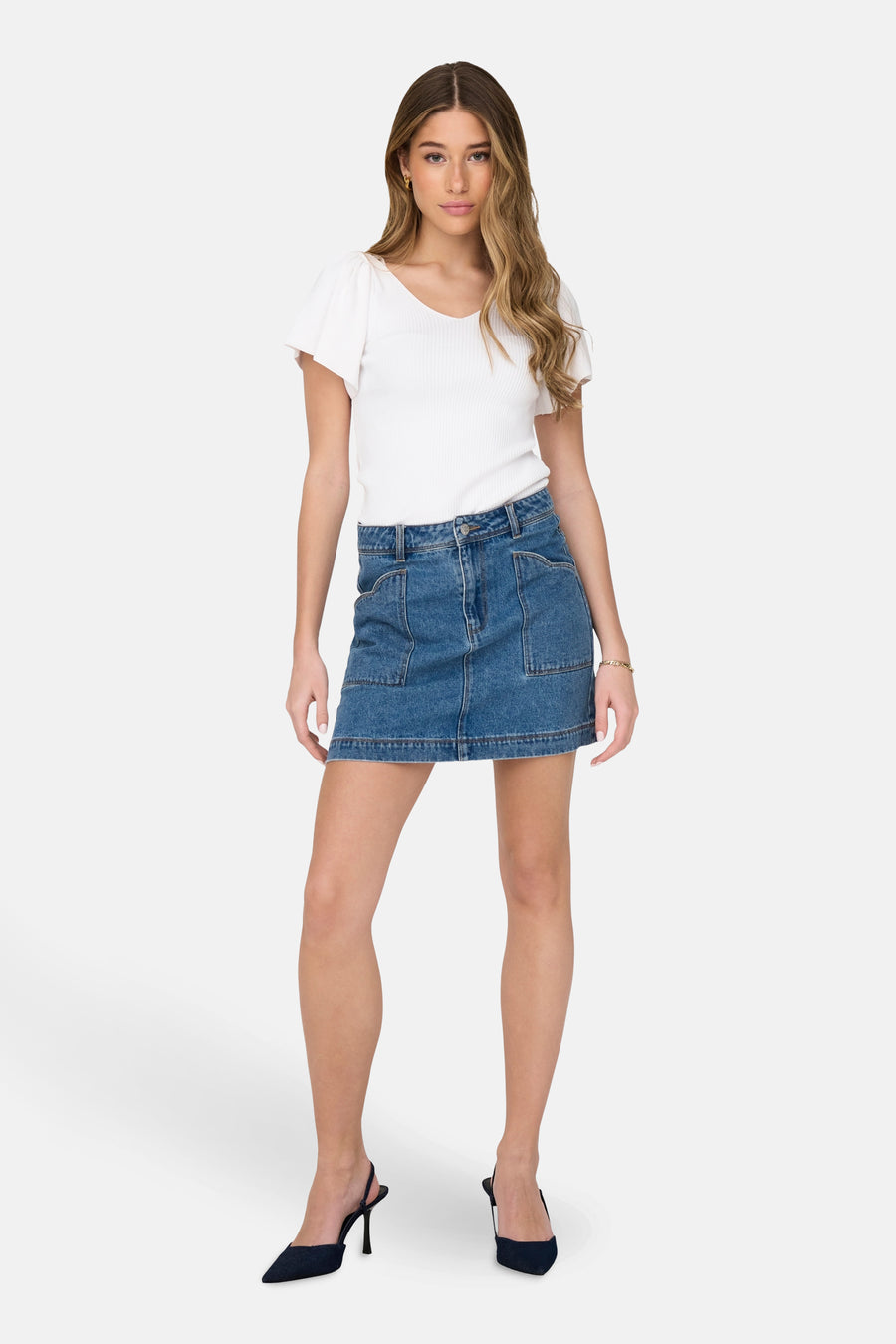 T-shirt blanc à manches courtes de ONLY®, avec détail de cône sur le dos et texture côlée.