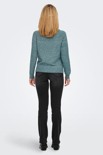 T-shirt bleu avec col rond de ONLY®, vu de derrière, associé à un pantalon noir.