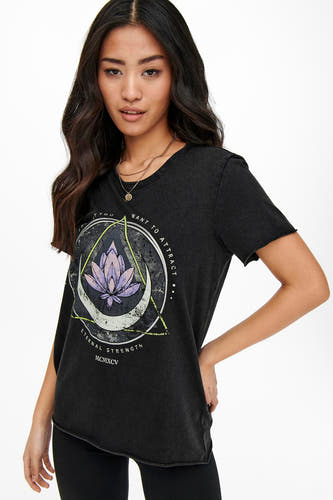 T-shirt noir de ONLY avec un col rond et une impression graphique d'une fleur de lotus.