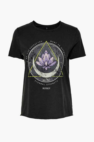 T-shirt noir de ONLY avec une impression d'une fleur de lotus, d'une lune et d'un texte dans un cercle.