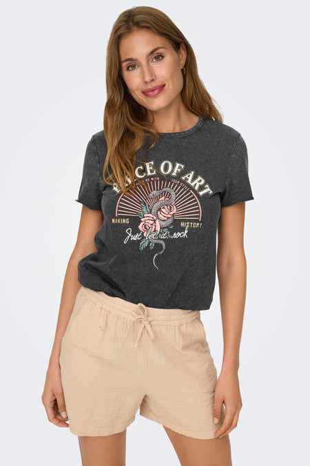 T-shirt noir à manches courtes de ONLY, avec une impression graphique d'un serpent et de roses.