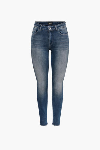 Jean skinny bleu marine d'ONLY, avec un léger lavage et une bordure effilochée.