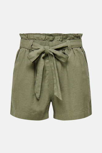 Olijfgroene linnen shorts met strikceintuur.