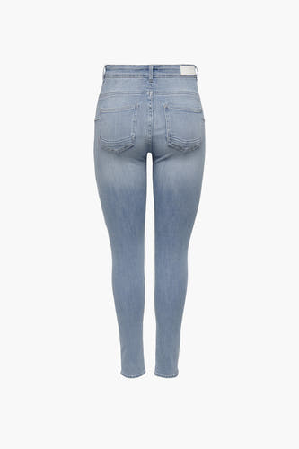 Jean skinny bleu clair d'ONLY, avec des poches arrière et une subtile texture denim.