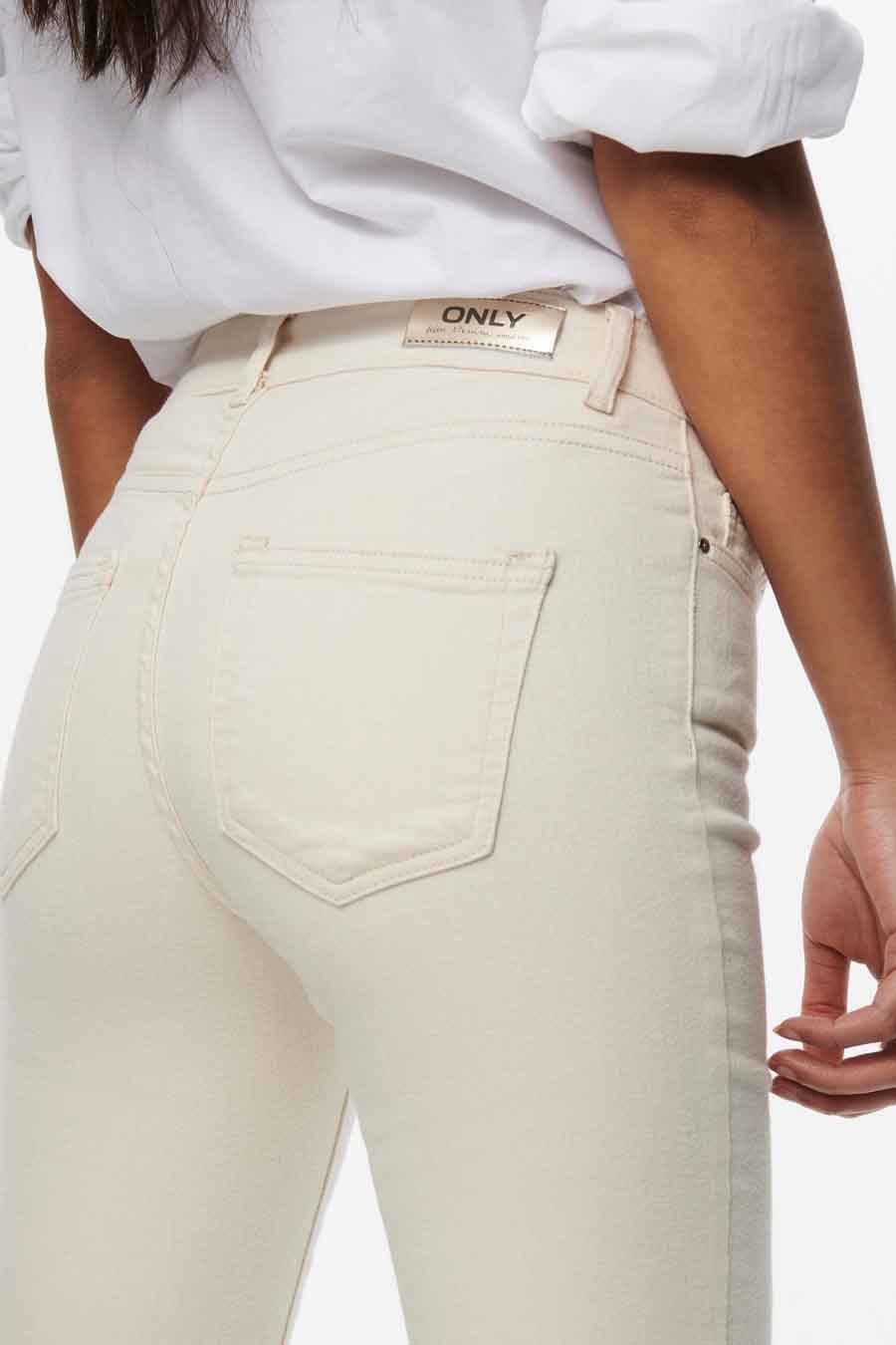 BLUSH FLARE - off white denim - ONLY®