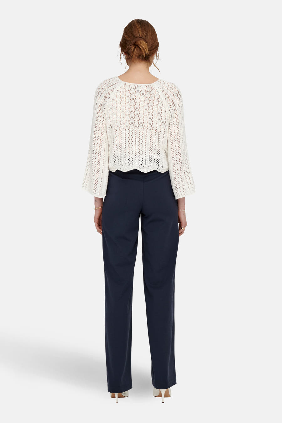 Pullover écru d'ONLY, avec manches longues et texture tricotée ouverte.