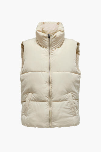 Gilet écru de JDY, avec un col haut et une fermeture éclair argentée.