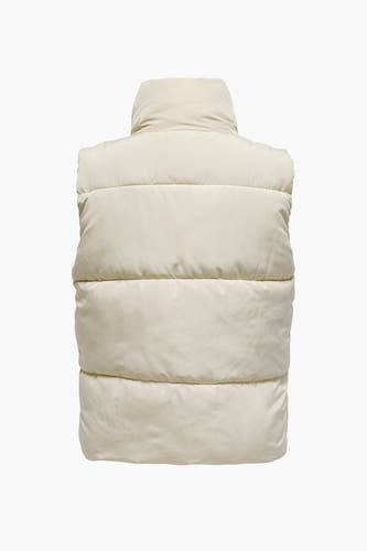 Gilet écru JDY, vu de derrière, avec un design bouffant et une encolure haute.