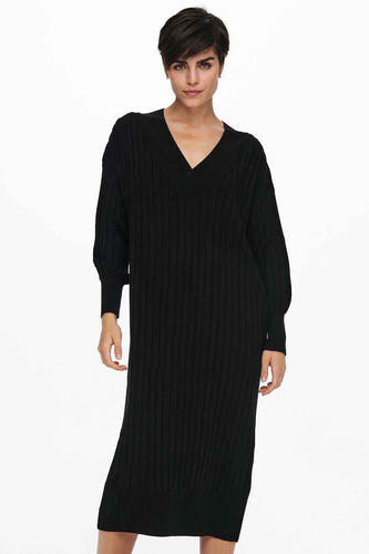Robe noire tricotée d'ONLY, avec des manches longues et un col V.