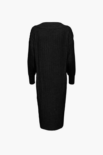Robe noire à longues manches de ONLY, avec une texture côtelée.