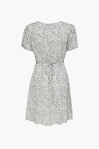 Robe verte à manches courtes de ONLY, avec un imprimé fleuri et une ceinture élastique sur le dos.