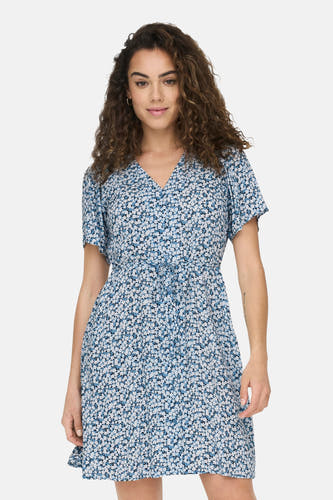 Tunique bleue à manches courtes de ONLY, avec imprimé fleuri et ceinture élastique.