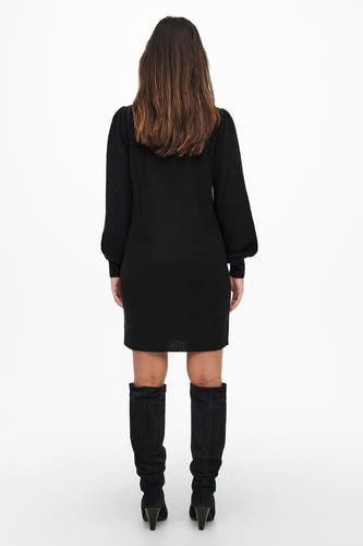 Robe noire courte à manches longues de JDY, vue de derrière et combinée avec des bottes noires.