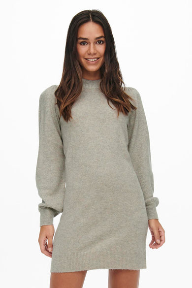 Manteau court gris de JDY, vu de derrière, avec manches longues et talons noirs.
