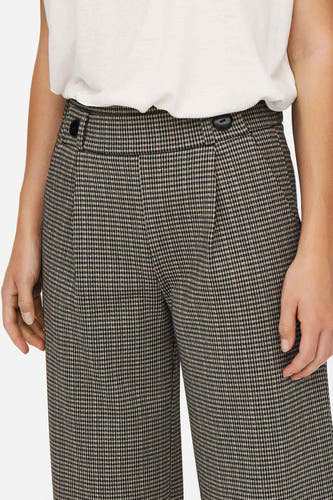 Pantalon gris de JDY, avec un motif à carreaux et des détails de boutons sur la ceinture.