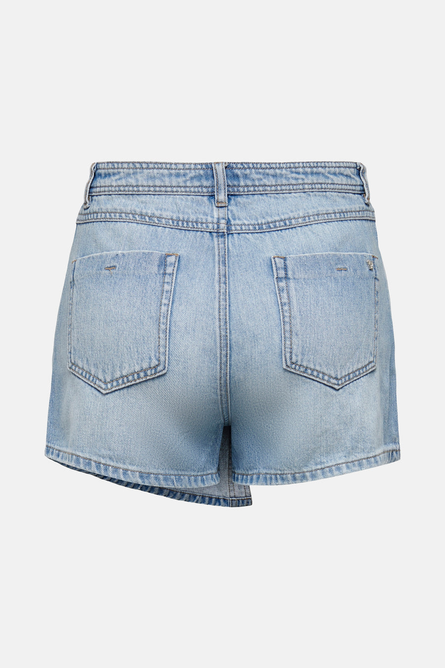 Short en denim bleu clair de ONLY, avec des poches arrière et des passants.