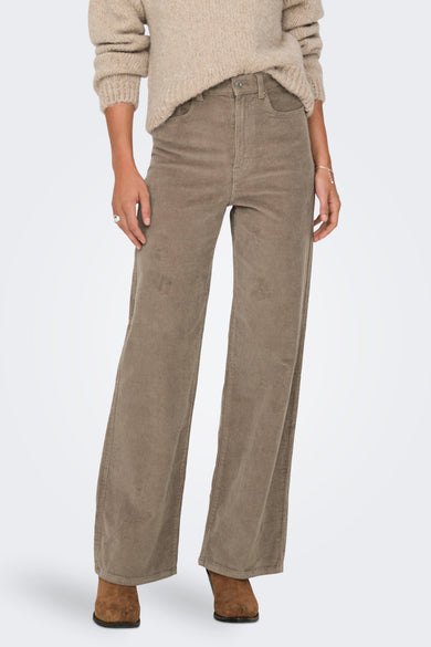 Pantalon brun ONLY, avec une texture corduroy et une coupe large.