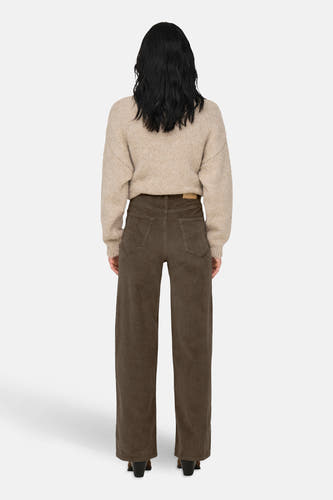 Pantalon corduroy marron de ONLY, avec des poches et des poche arrière.