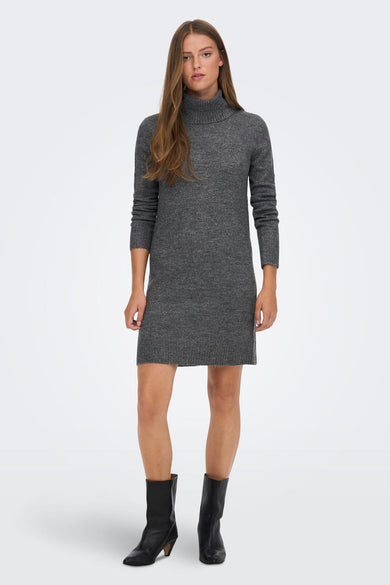 Vêtement gris à longues manches de JDY, vu de derrière, avec des chaussures noires.