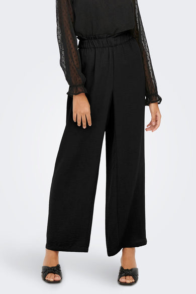 Pantalon noir JDY, avec des jambes larges et une ceinture élastique.