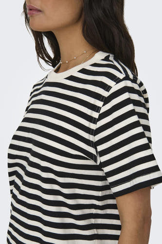 T-shirt rayé blanc d'ONLY, avec des manches courtes et une encolure ronde.
