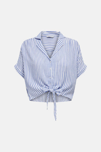 Chemise blanche à manches courtes ONLY® avec rayures bleues, col ouvert et nœud à nouer à l'ourlet.