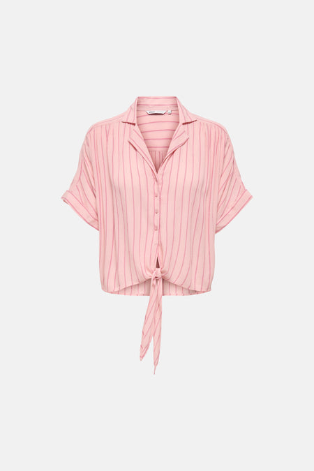 Chemise rose à manches courtes ONLY, avec des rayures verticales et un nœud à nouer à l'ourlet.