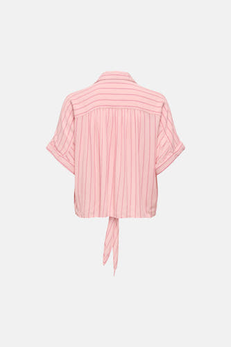 Chemise rose de ONLY avec manches courtes retroussées, rayures verticales et ceinture à nouer, vue arrière.