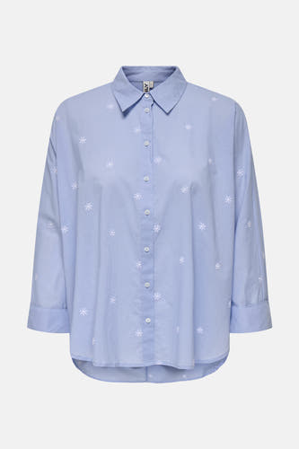 Chemise bleue à manches longues de ONLY, avec un motif subtil de flocon de neige blanc.