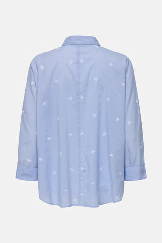 Chemise bleue à manches longues de ONLY, ornée de motifs floraux blancs.