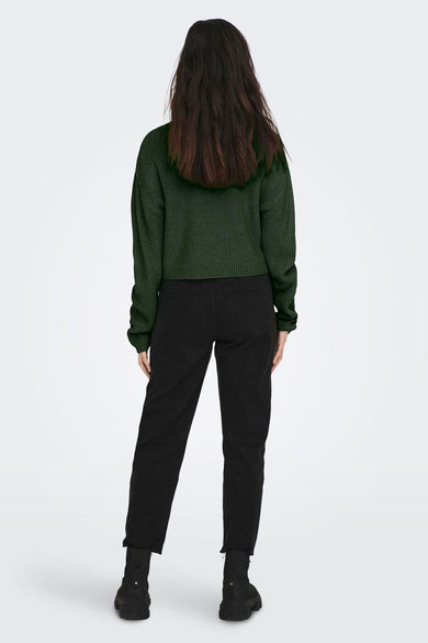 T-shirt vert avec col rond de ONLY, vu de derrière, avec des manches longues et une texture côtelée, associé à un jean noir.