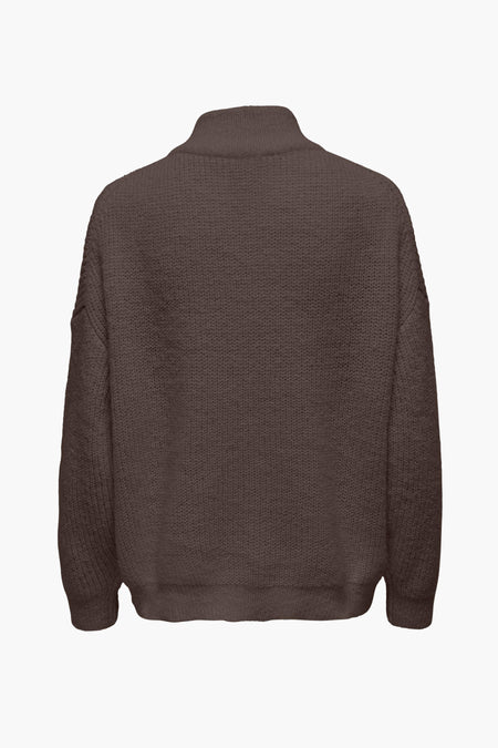 Gilet brun de ONLY, avec un col haut et une texture tricotée.