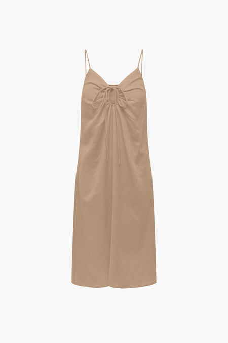 Robe beige sans manches d'ONLY, avec un détail de cordon et des bandes spaghetti.