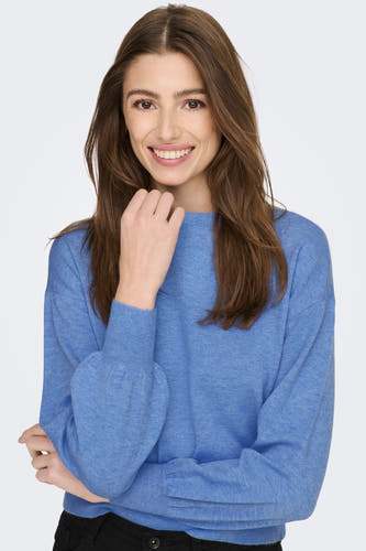 Pullover bleu avec col rond de ONLY, avec manches longues et pantalon noir.