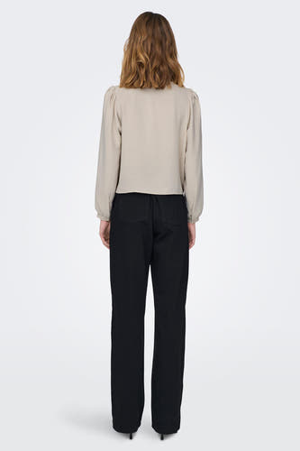 Grijze blouse van ONLY, met lange mouwen en een subtiele textuur.
