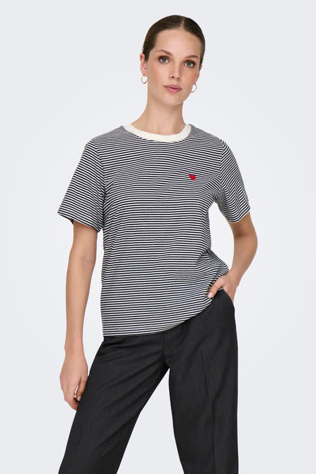 T-shirt multicolore à manches courtes de JDY, avec un motif rayé horizontal et des manches courtes.