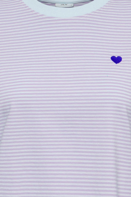 Lila-wit gestreept T-shirt met blauw hartje.