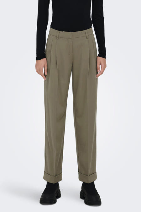 Pantalon gris de ONLY, avec des plis à l'avant et des poches froncées.