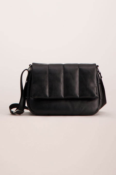Sac bandoulière noir de ONLY® avec devant côtelé et bandoulière réglable, vue de face