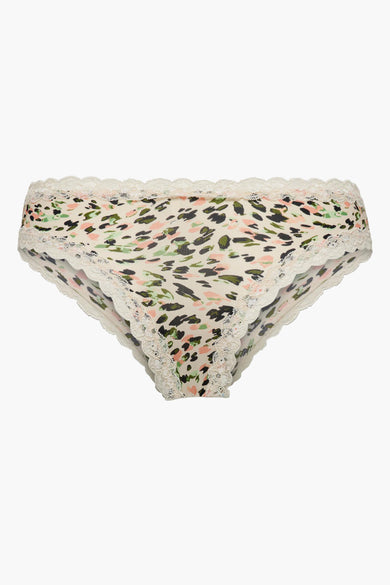 Slip beige à imprimé floral avec bordure en dentelle de ONLY®, vue de face, tissu léger, détails élégants