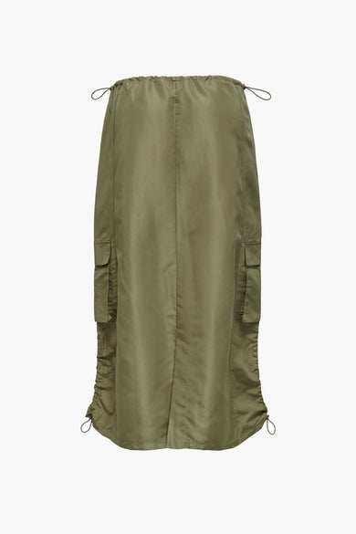 Long manteau brun de ONLY® avec des poches cargo et un détail de corde sur le côté.
