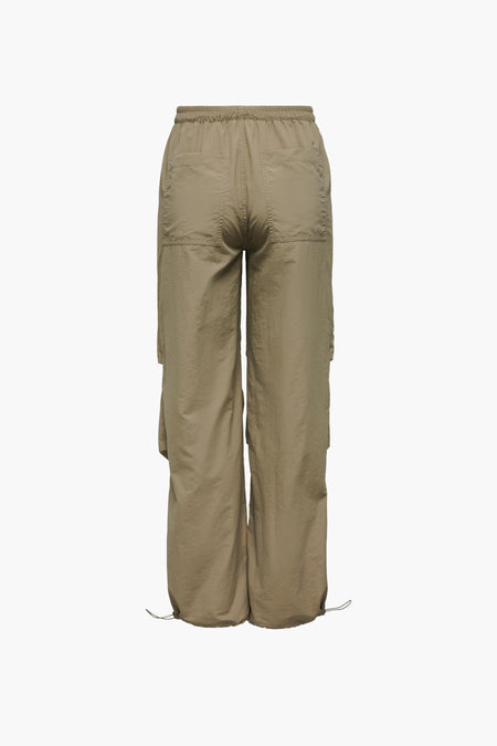 Grijze broek van JDY, met elastische tailleband en trekkoord aan de onderkant, achterkant.

